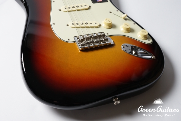American Vintage II 1961 Stratocaster - 3-Color Sunburst