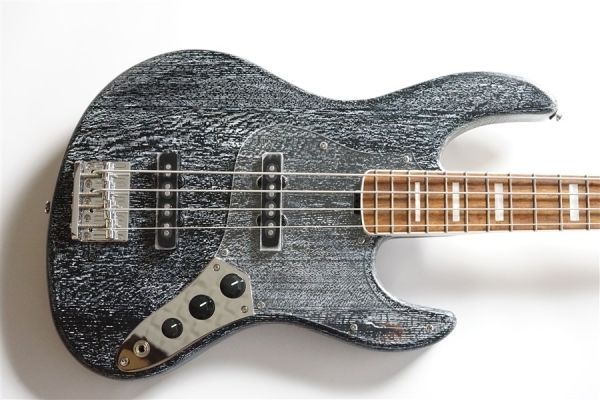 G-AMAZE-DX / LS - Black Satin in White