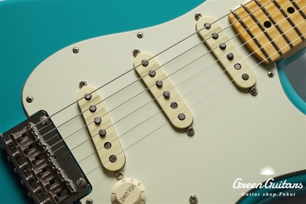 American Professional II Stratocaster - Miami Blue