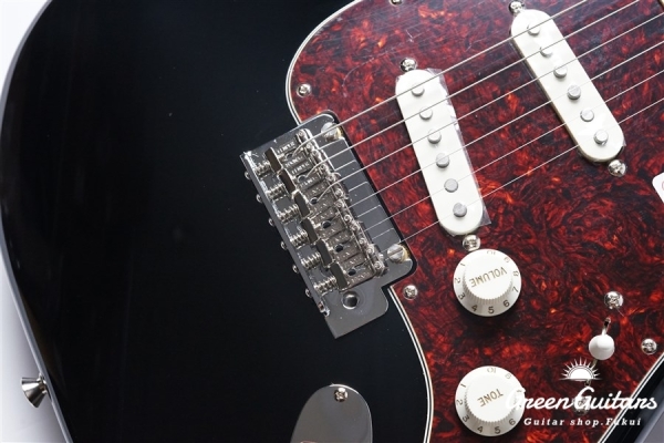 Made in Japan Hybrid II Stratocaster - Black