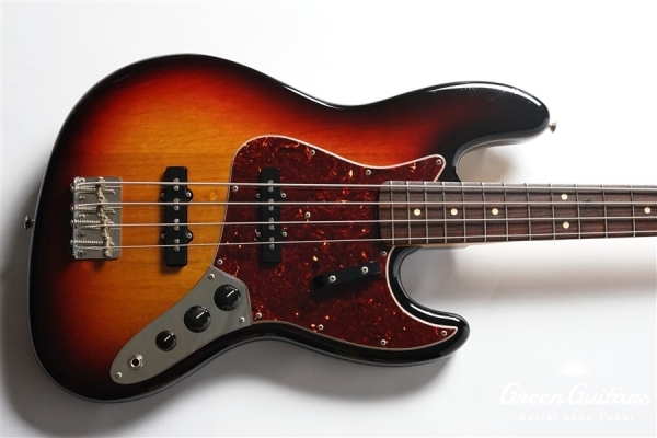American Vintage ’62 Jazz Bass - 3-Color Sunburst