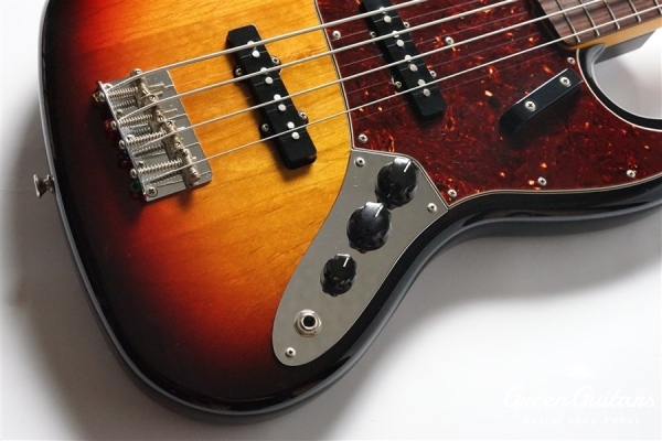 American Vintage ’62 Jazz Bass - 3-Color Sunburst