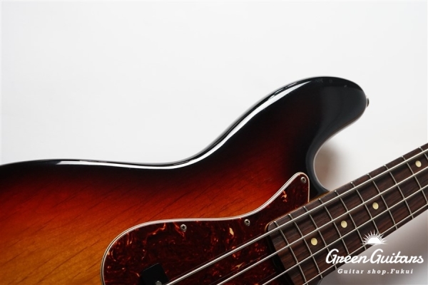 American Vintage ’62 Jazz Bass - 3-Color Sunburst