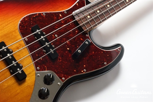 American Vintage ’62 Jazz Bass - 3-Color Sunburst