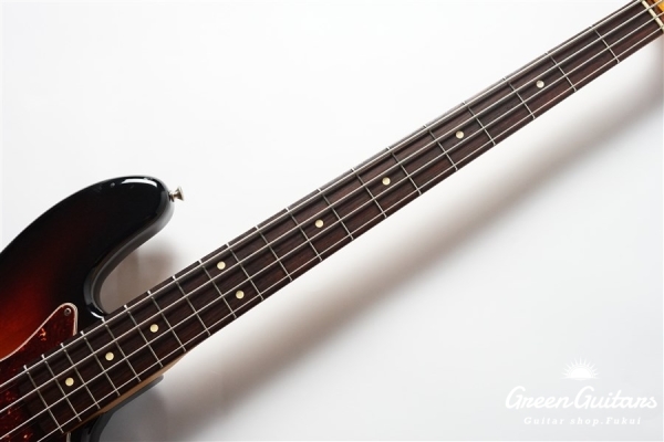 American Vintage ’62 Jazz Bass - 3-Color Sunburst