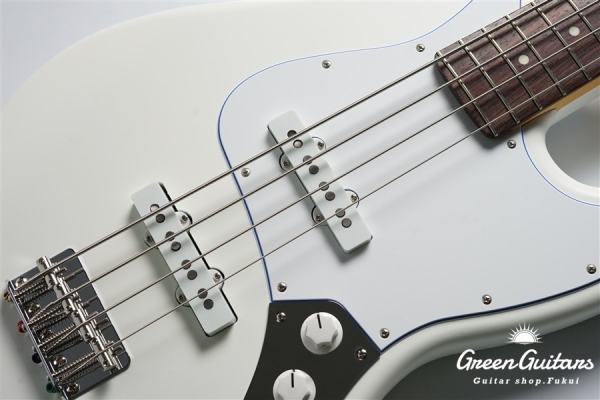 Made in Japan Limited Hybrid II Jazz Bass, Blanc