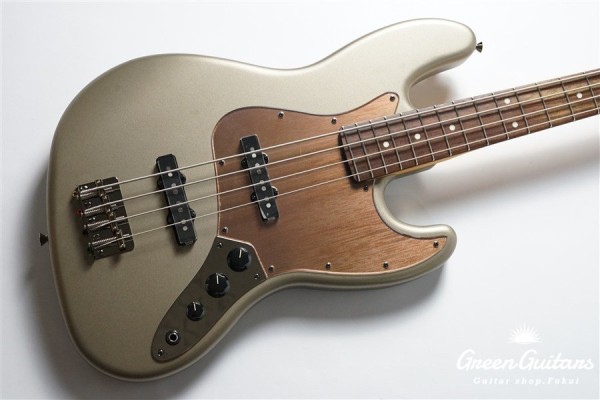 Made in Japan Hybrid II 2026 Collection Jazz Bass Satin Metallic - Matte Champagne Mirage