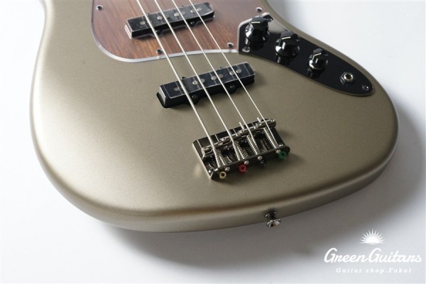 Made in Japan Hybrid II 2026 Collection Jazz Bass Satin Metallic - Matte Champagne Mirage