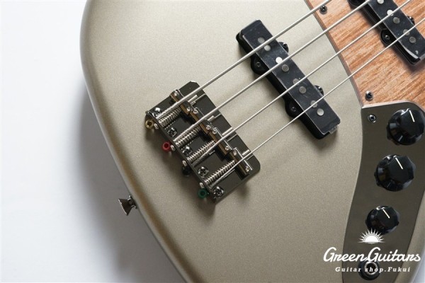 Made in Japan Hybrid II 2026 Collection Jazz Bass Satin Metallic - Matte Champagne Mirage