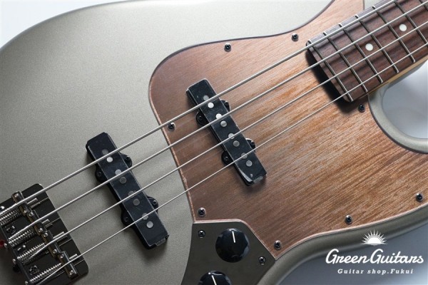 Made in Japan Hybrid II 2026 Collection Jazz Bass Satin Metallic - Matte Champagne Mirage