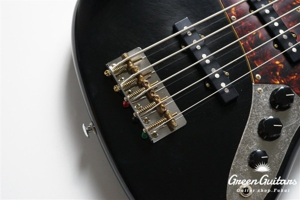 TRAD MASTER BETA J5 - Black, Light Aged