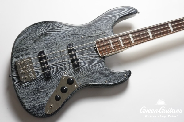 G-AMAZE-DX LS - Black Satin in White