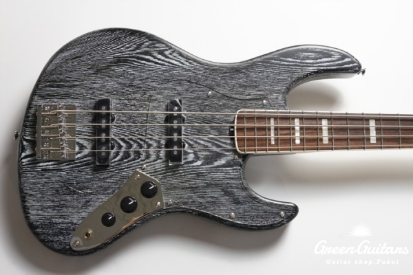 G-AMAZE-DX LS - Black Satin in White