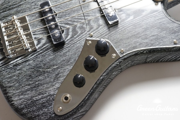 G-AMAZE-DX LS - Black Satin in White