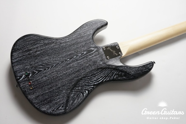 G-AMAZE-DX LS - Black Satin in White