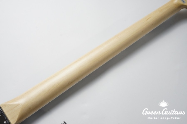 G-AMAZE-DX LS - Black Satin in White