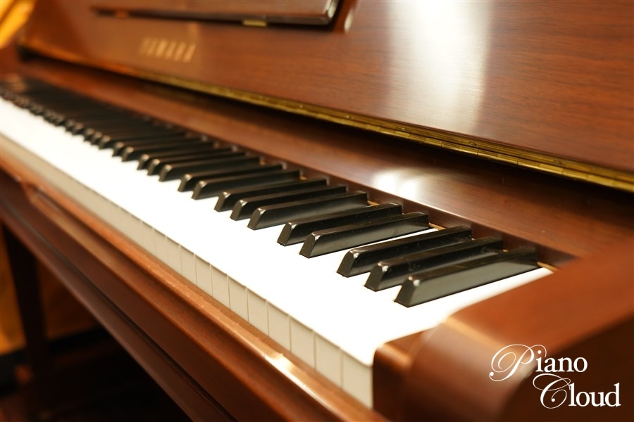 pianon様ヤマハ　アップライトピアノ　U2 YAMAHA アップライトピアノ NO.U2 ホワイト 椅子付き YAMAHA U2
