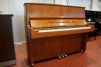 中古ピアノ W109B