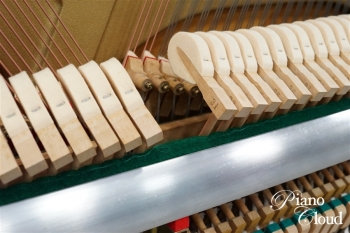 中古アップライトピアノ　MC10BL