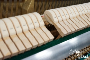 中古アップライトピアノ　MC10BL