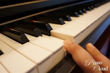 電子ピアノ Clavinova CLP-775(展示品限り)