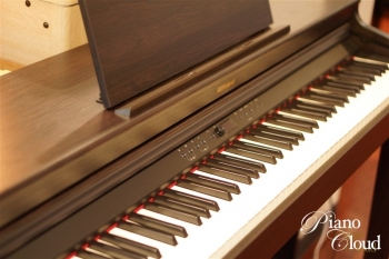 電子ピアノ RP701
