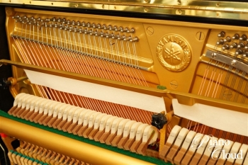 中古アップライトピアノ YUX