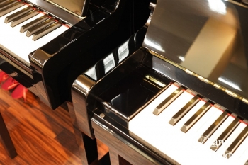 中古アップライトピアノ UX-1（消音機能付き）