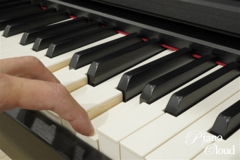  電子ピアノ CLP-775B