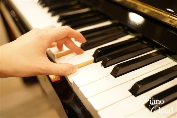 中古アップライトピアノ　UX