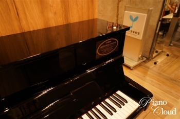 中古ピアノ　b113