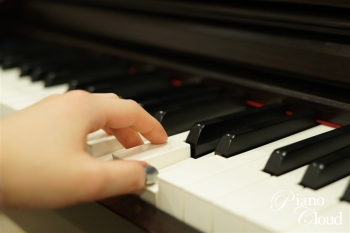 中古電子ピアノ　CLP-735R