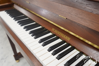 アップライトピアノ T-122 Tradition（ウォルナット艶消）