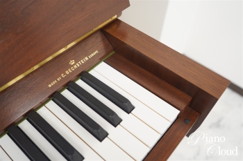 アップライトピアノ T-122 Tradition（ウォルナット艶消）