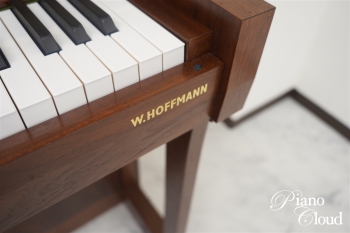 アップライトピアノ T-122 Tradition（ウォルナット艶消）