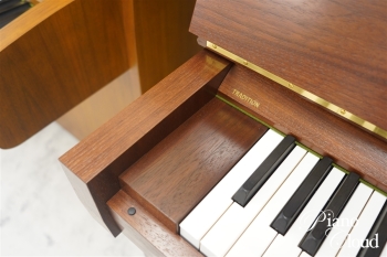 アップライトピアノ T-122 Tradition（ウォルナット艶消）