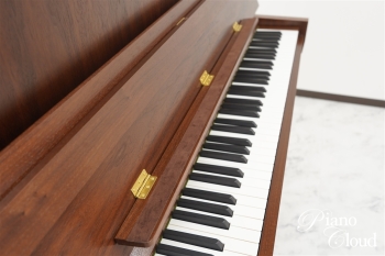 アップライトピアノ T-122 Tradition（ウォルナット艶消）