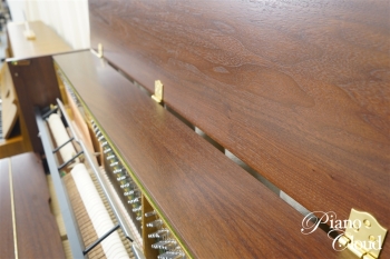 アップライトピアノ T-122 Tradition（ウォルナット艶消）