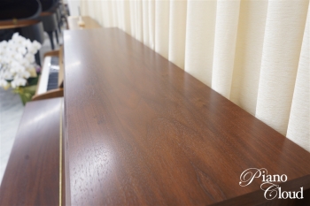 アップライトピアノ T-122 Tradition（ウォルナット艶消）