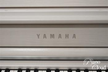 電子ピアノ　CLP-835WB