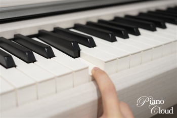 電子ピアノ　CLP-835WB