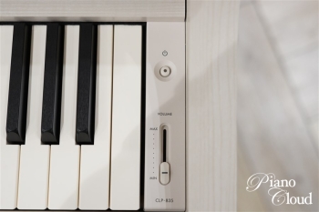 電子ピアノ　CLP-835WB