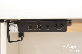 電子ピアノ　CLP-835WB