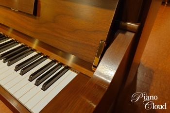 中古アップライトピアノ　YU11W