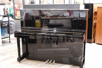 中古アップライトピアノ　MC301