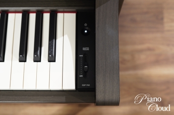 中古電子ピアノ CLP-745DW