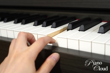 中古電子ピアノ CLP-745DW