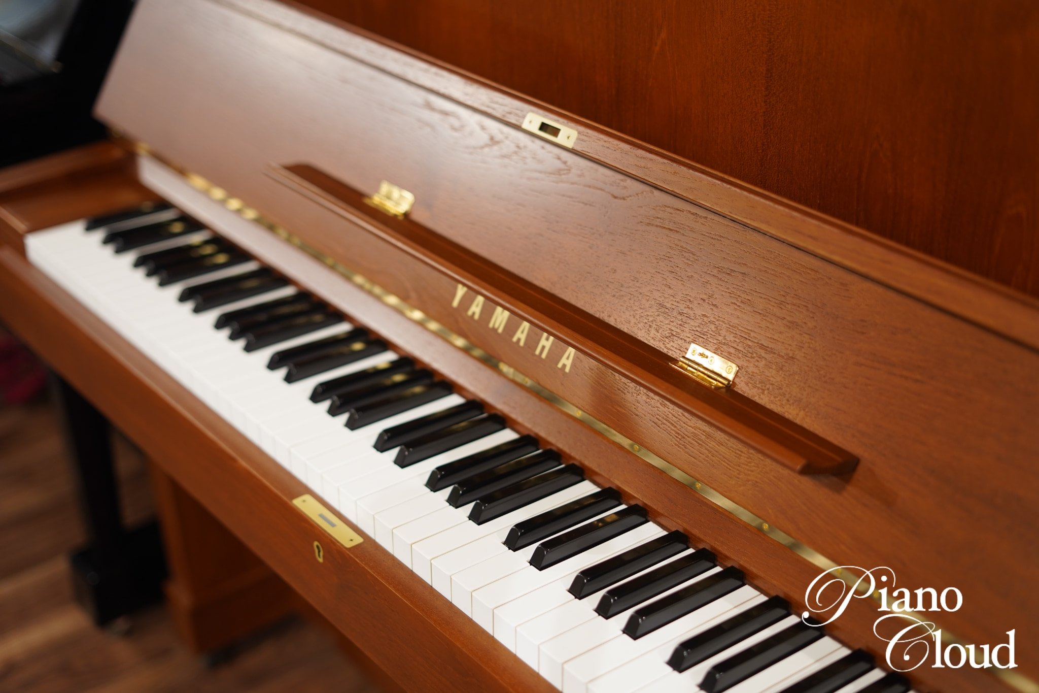 中古アップライトピアノ W103