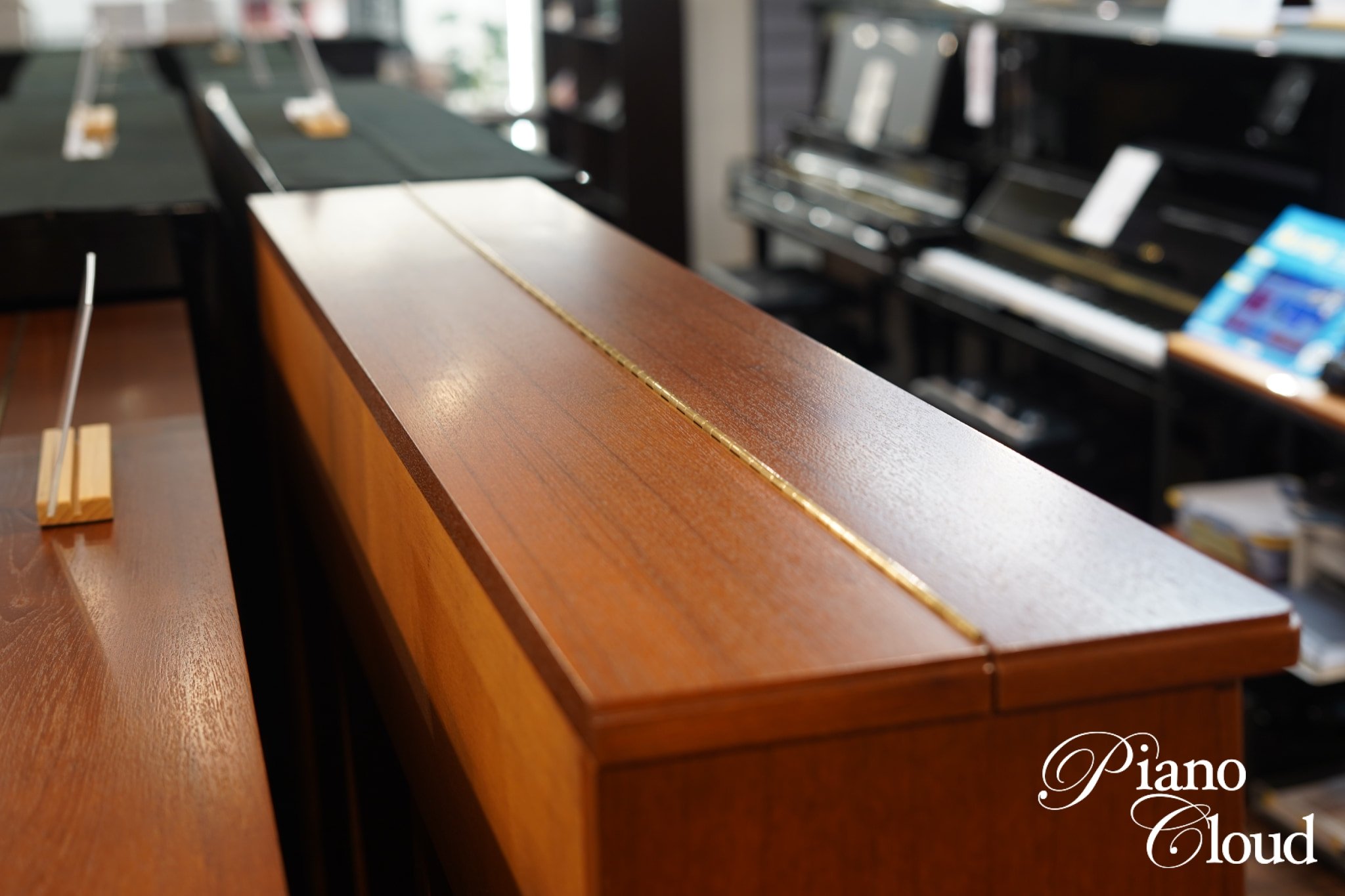 中古アップライトピアノ W107BT