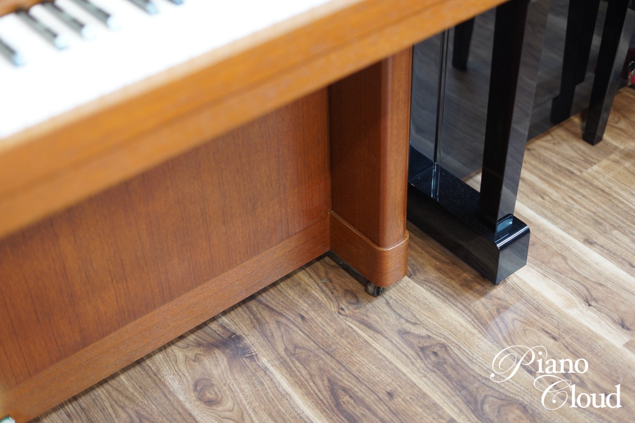 中古アップライトピアノ W107BT